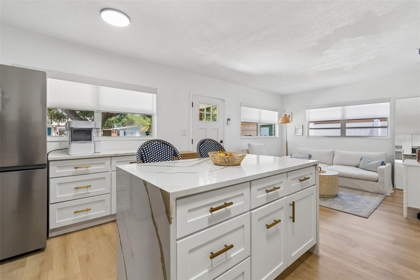 Listing photo id 24 for 3320 Iowa Avenue