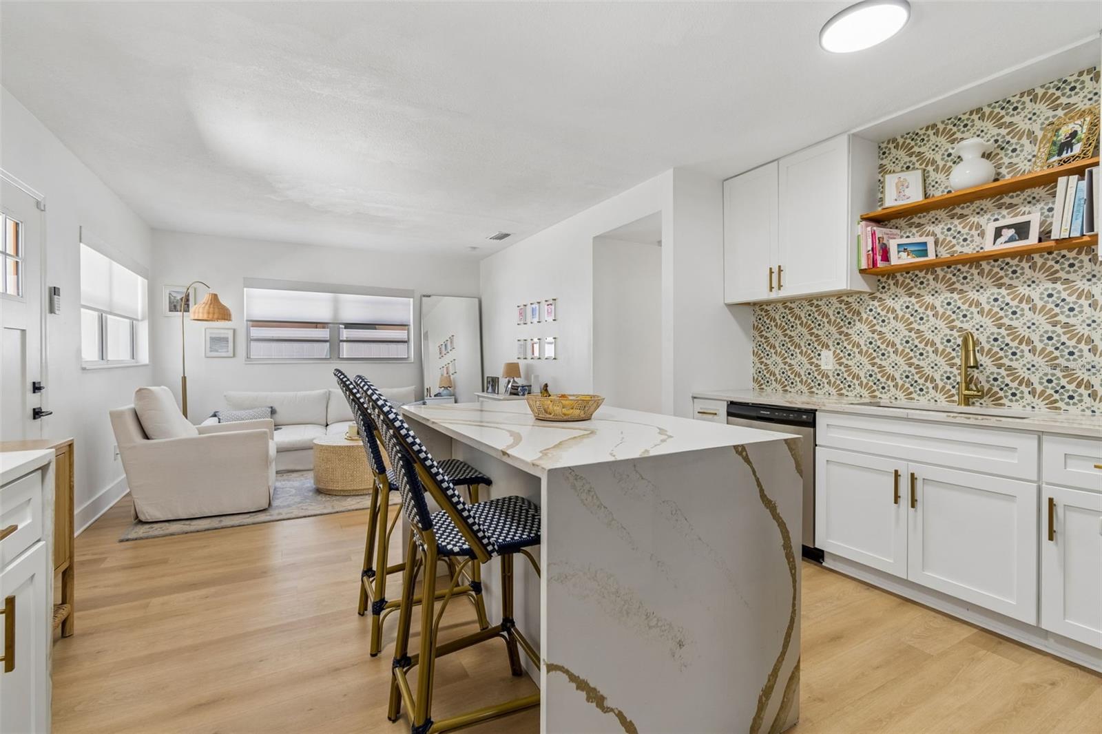 Listing photo id 26 for 3320 Iowa Avenue