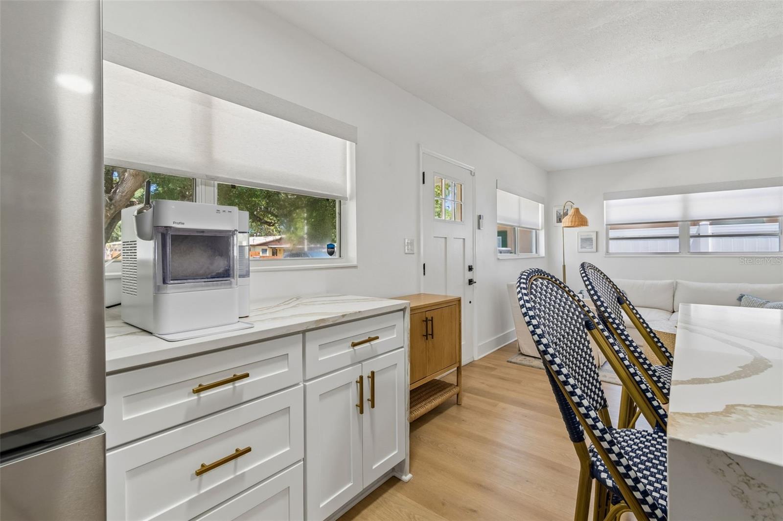 Listing photo id 27 for 3320 Iowa Avenue