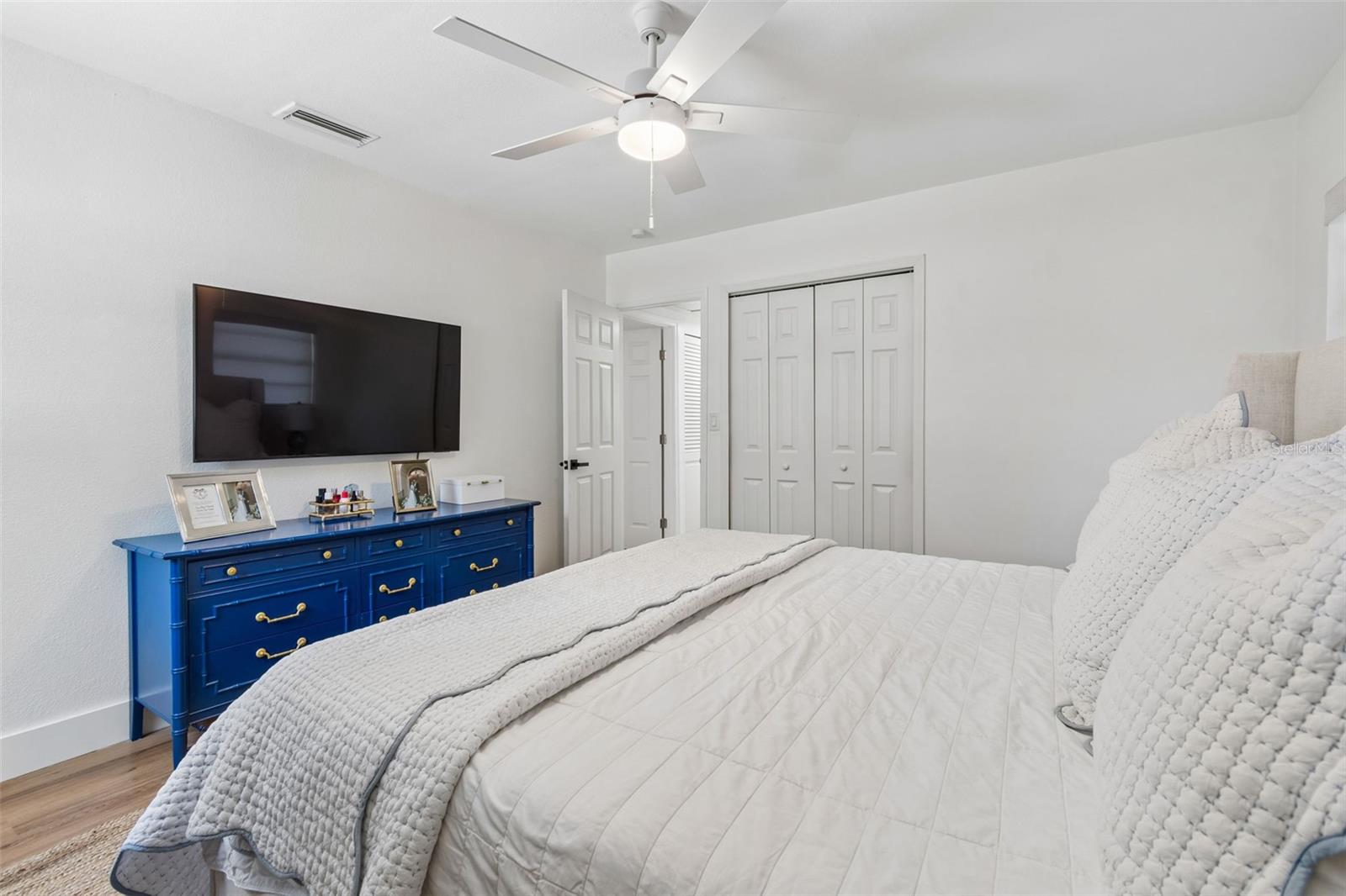 Listing photo id 32 for 3320 Iowa Avenue