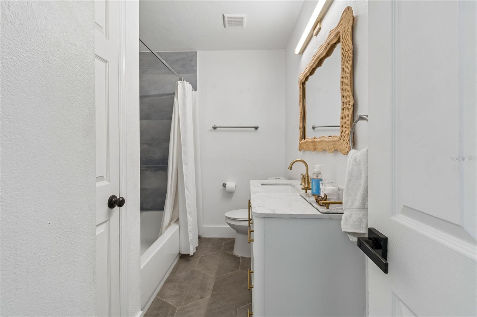 Listing photo id 36 for 3320 Iowa Avenue