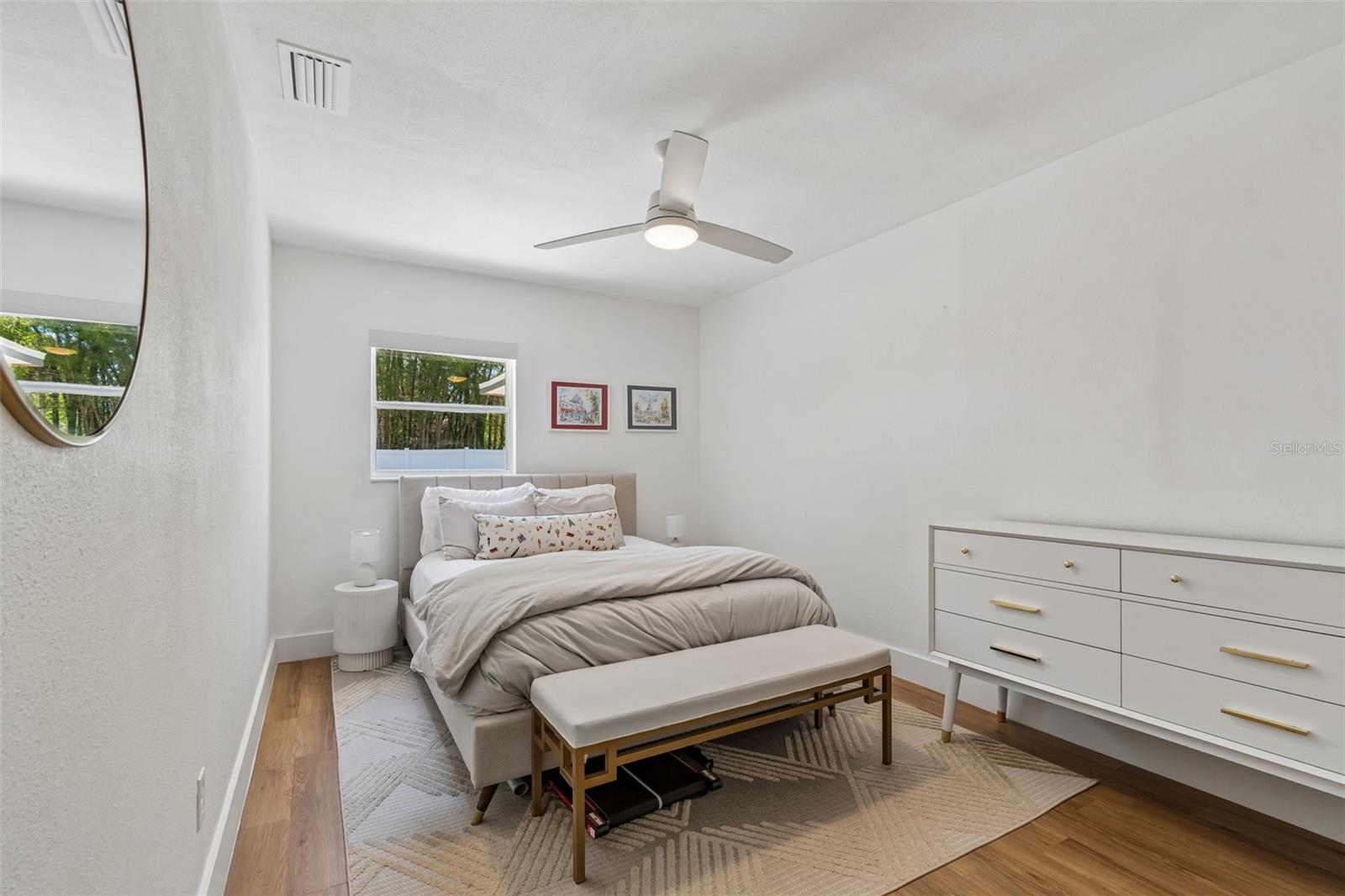 Listing photo id 39 for 3320 Iowa Avenue