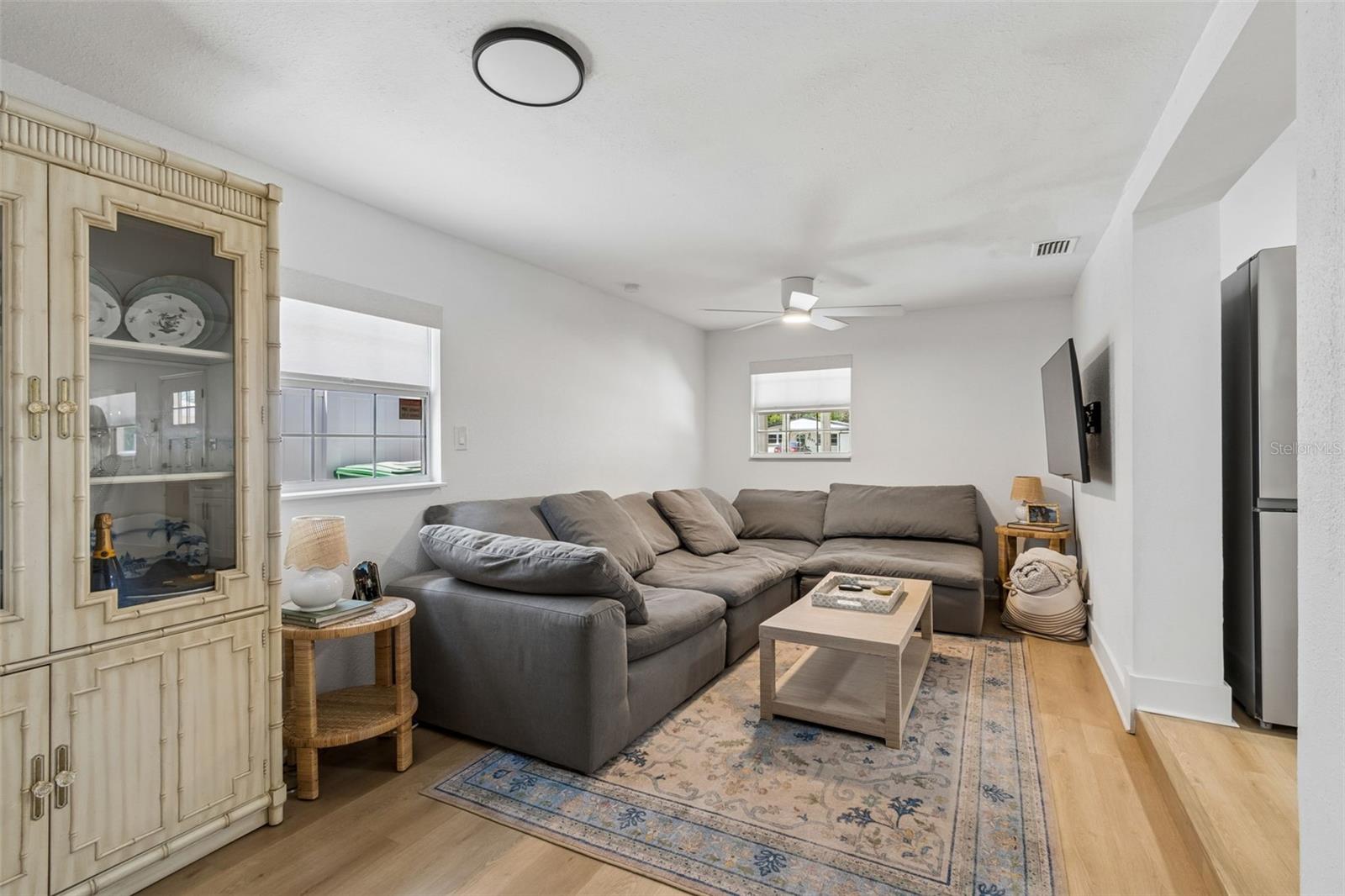 Listing photo id 42 for 3320 Iowa Avenue