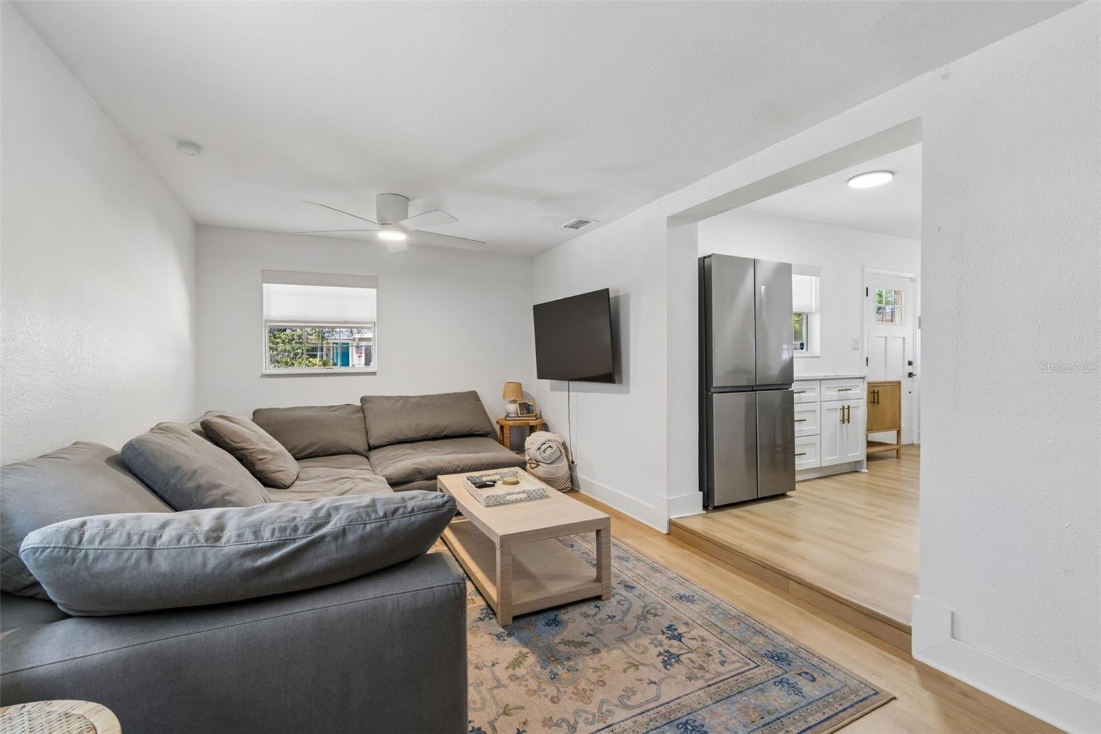 Listing photo id 43 for 3320 Iowa Avenue