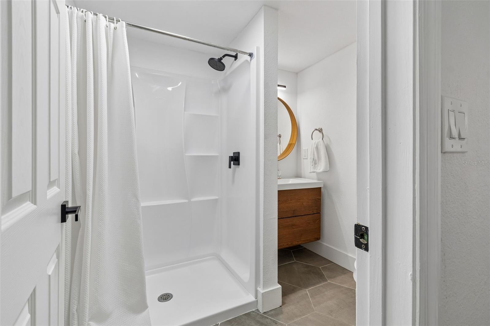 Listing photo id 47 for 3320 Iowa Avenue