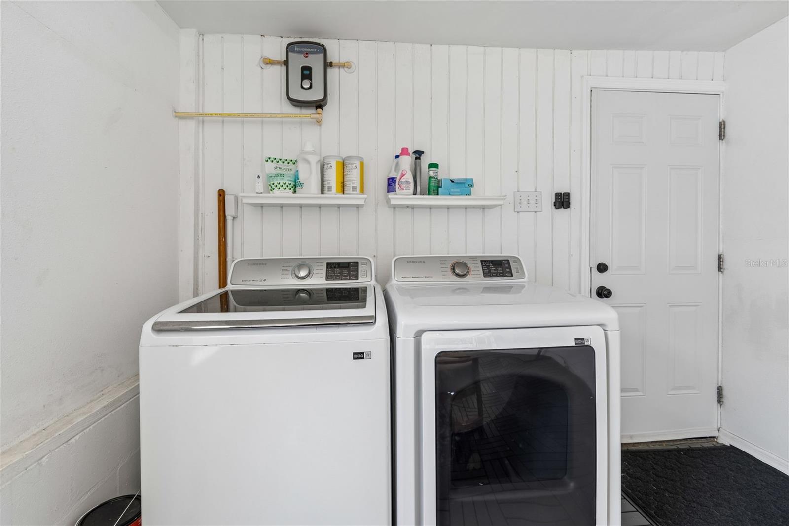 Listing photo id 48 for 3320 Iowa Avenue