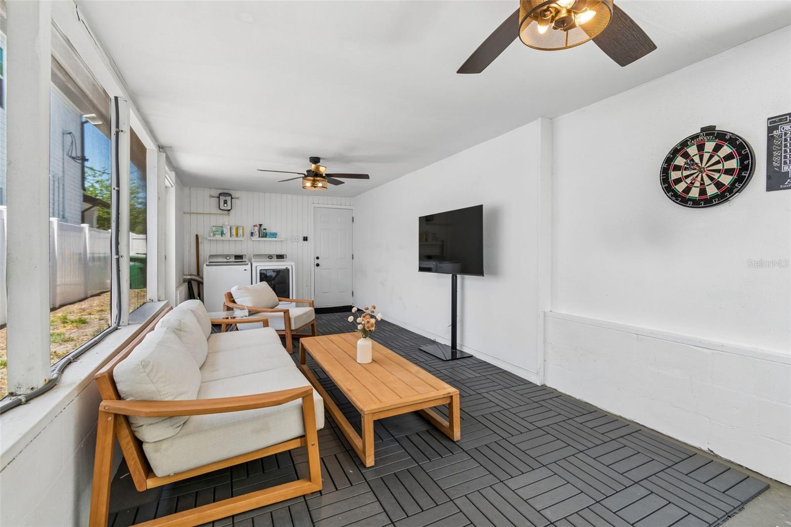 Listing photo id 51 for 3320 Iowa Avenue