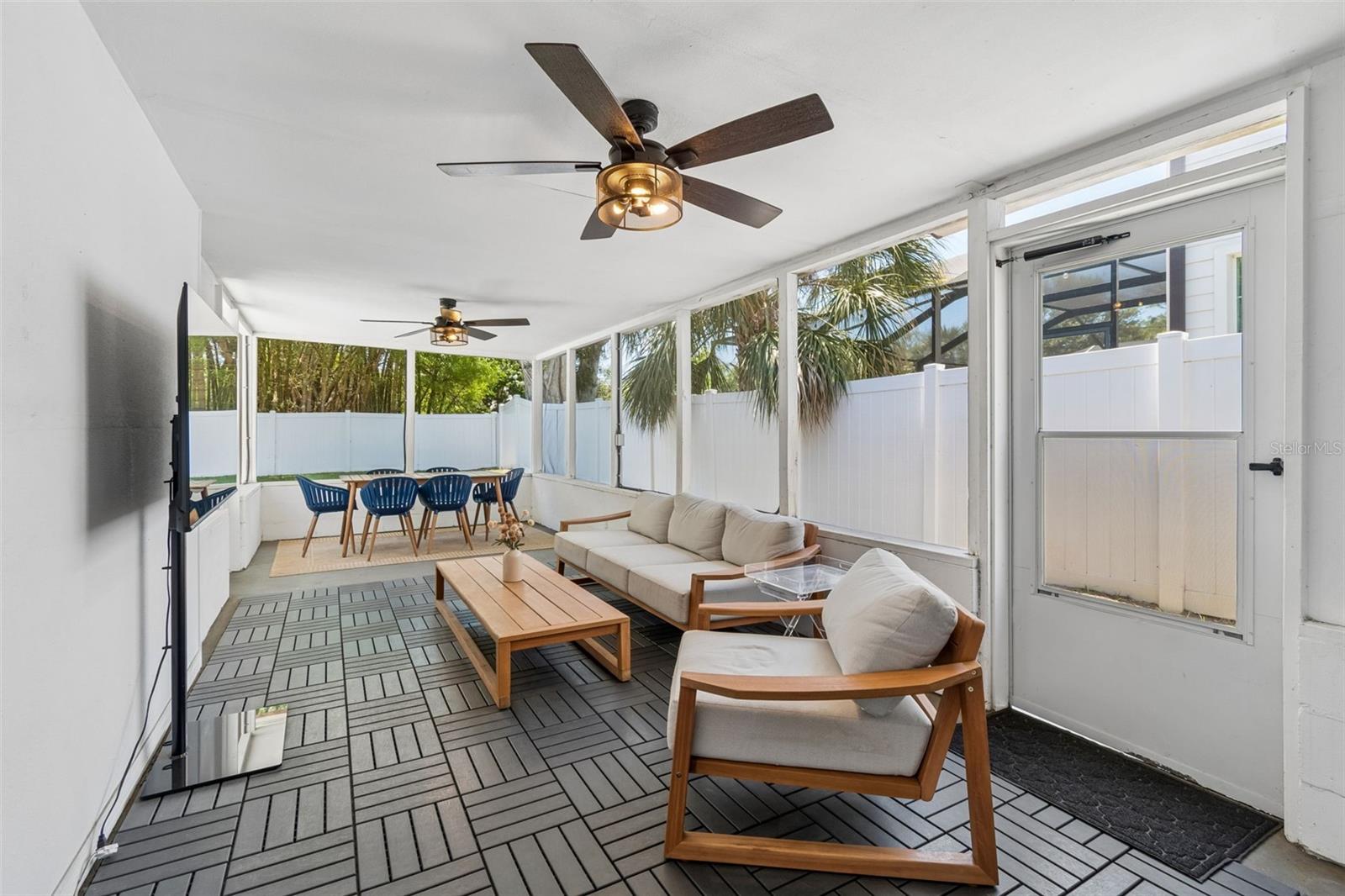 Listing photo id 52 for 3320 Iowa Avenue