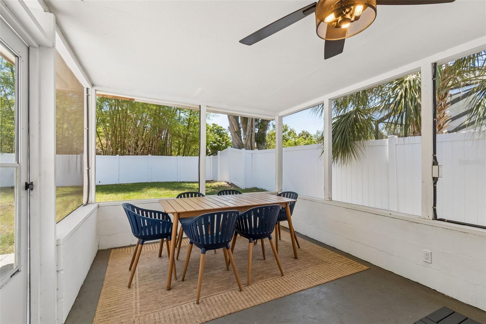 Listing photo id 57 for 3320 Iowa Avenue