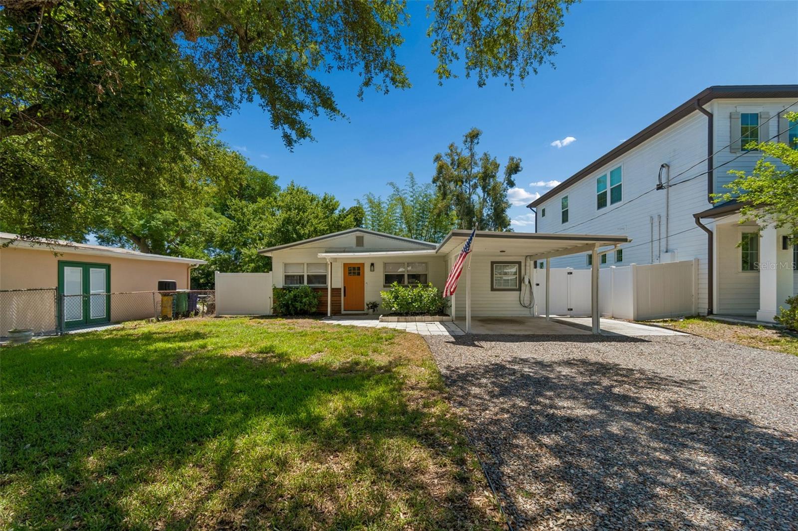 Listing photo id 4 for 3320 Iowa Avenue