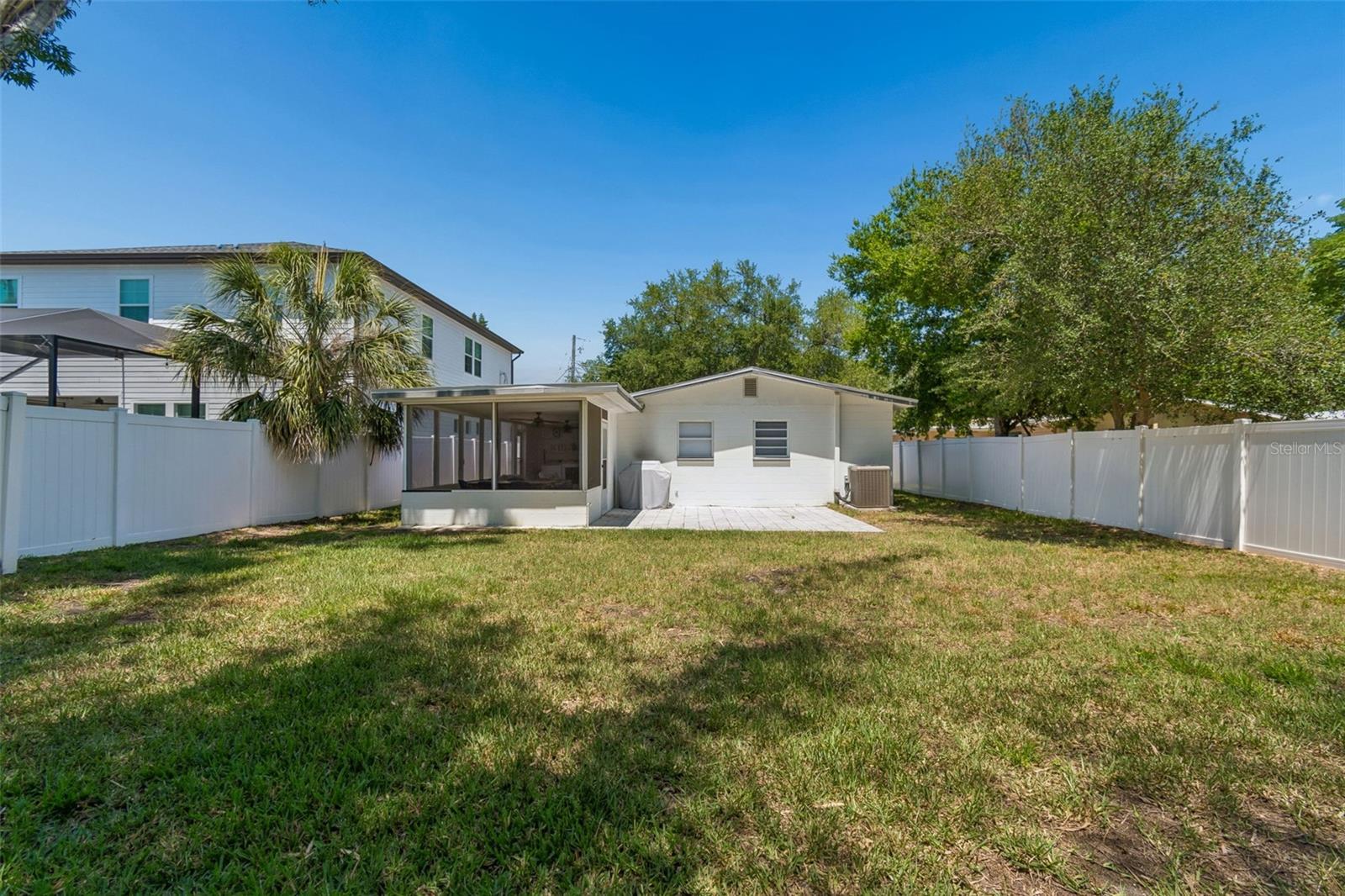 Listing photo id 59 for 3320 Iowa Avenue