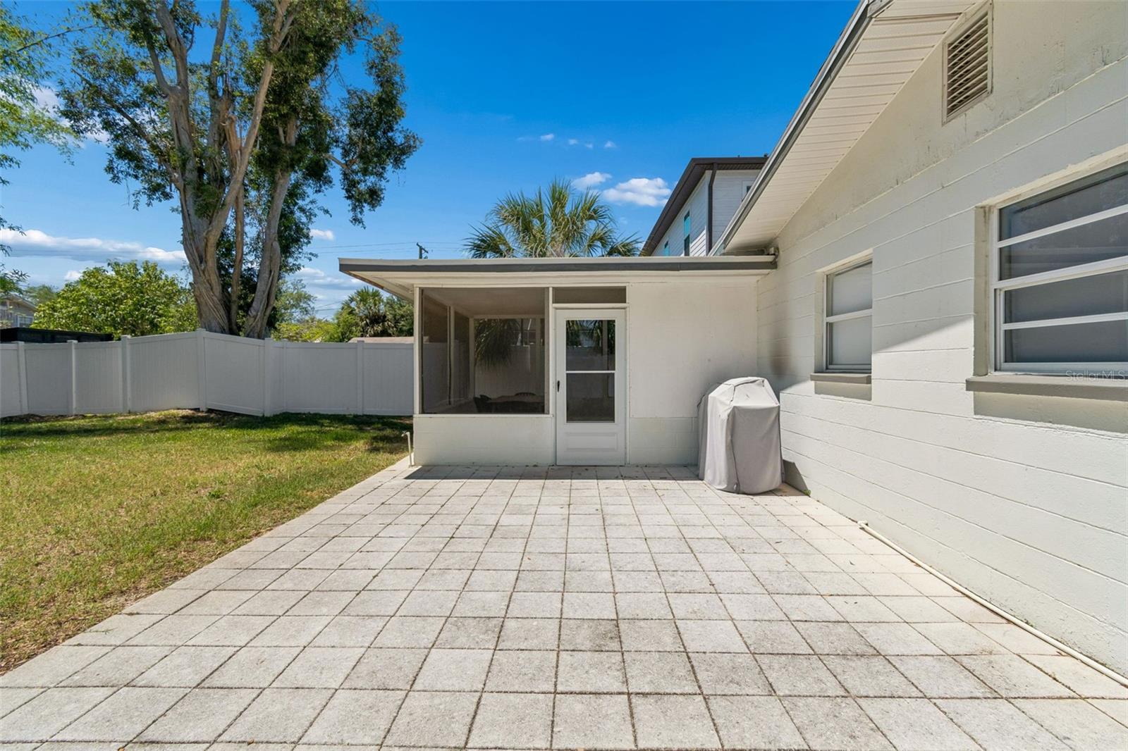 Listing photo id 62 for 3320 Iowa Avenue