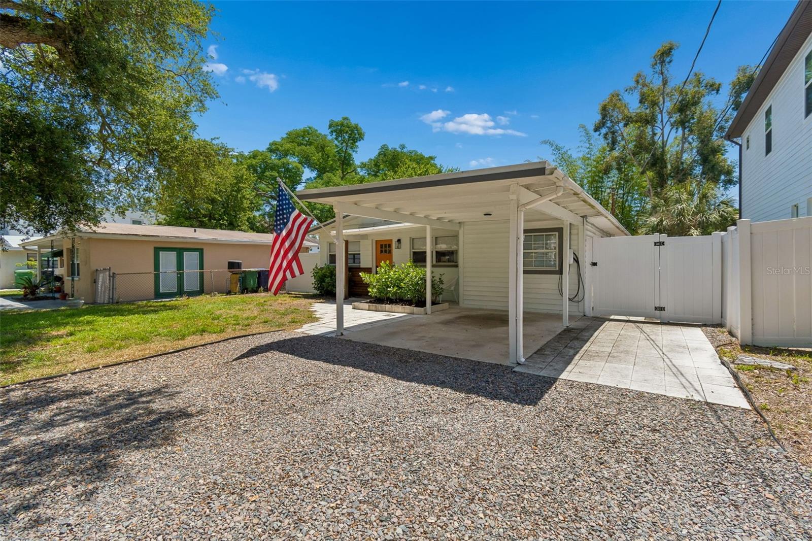 Listing photo id 5 for 3320 Iowa Avenue