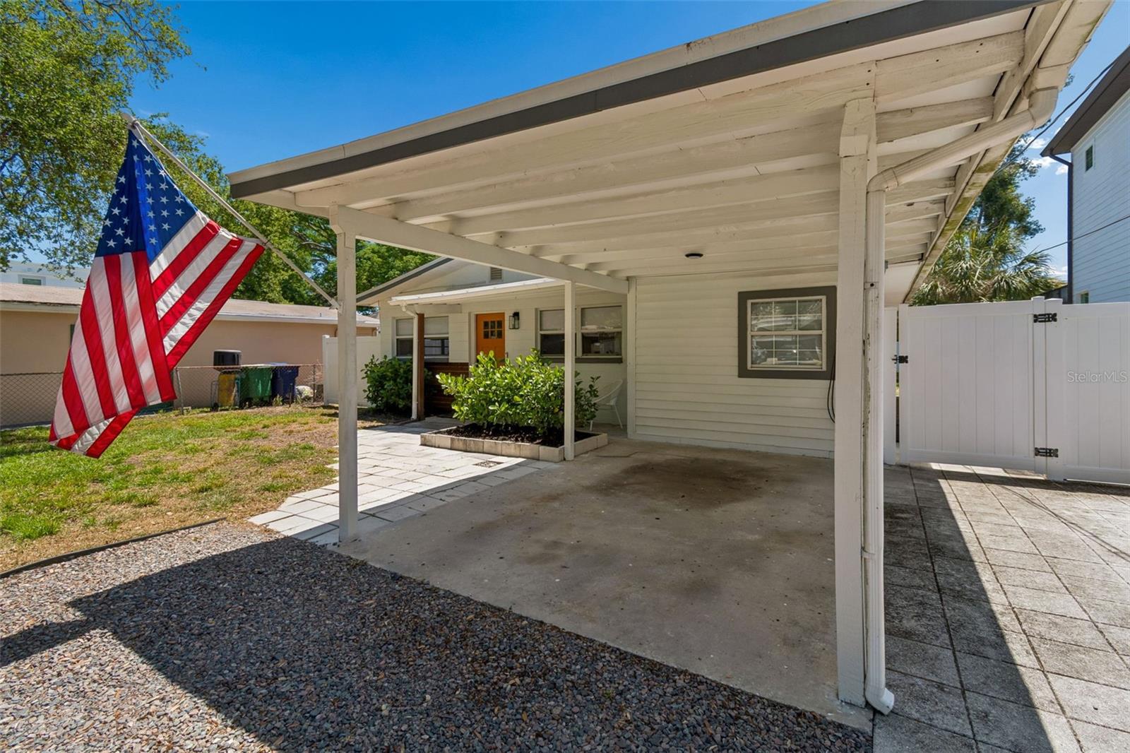 Listing photo id 7 for 3320 Iowa Avenue