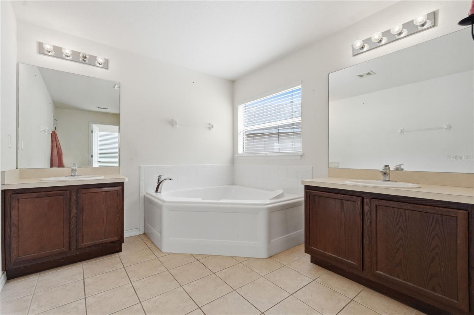 Image 22 of 48 For 12005 Infinity Drive