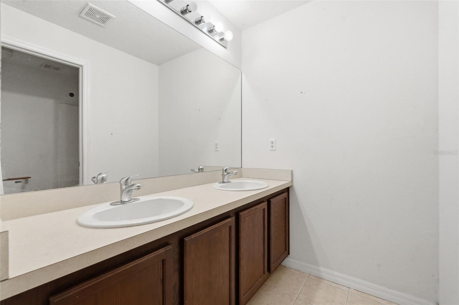 Image 36 of 48 For 12005 Infinity Drive