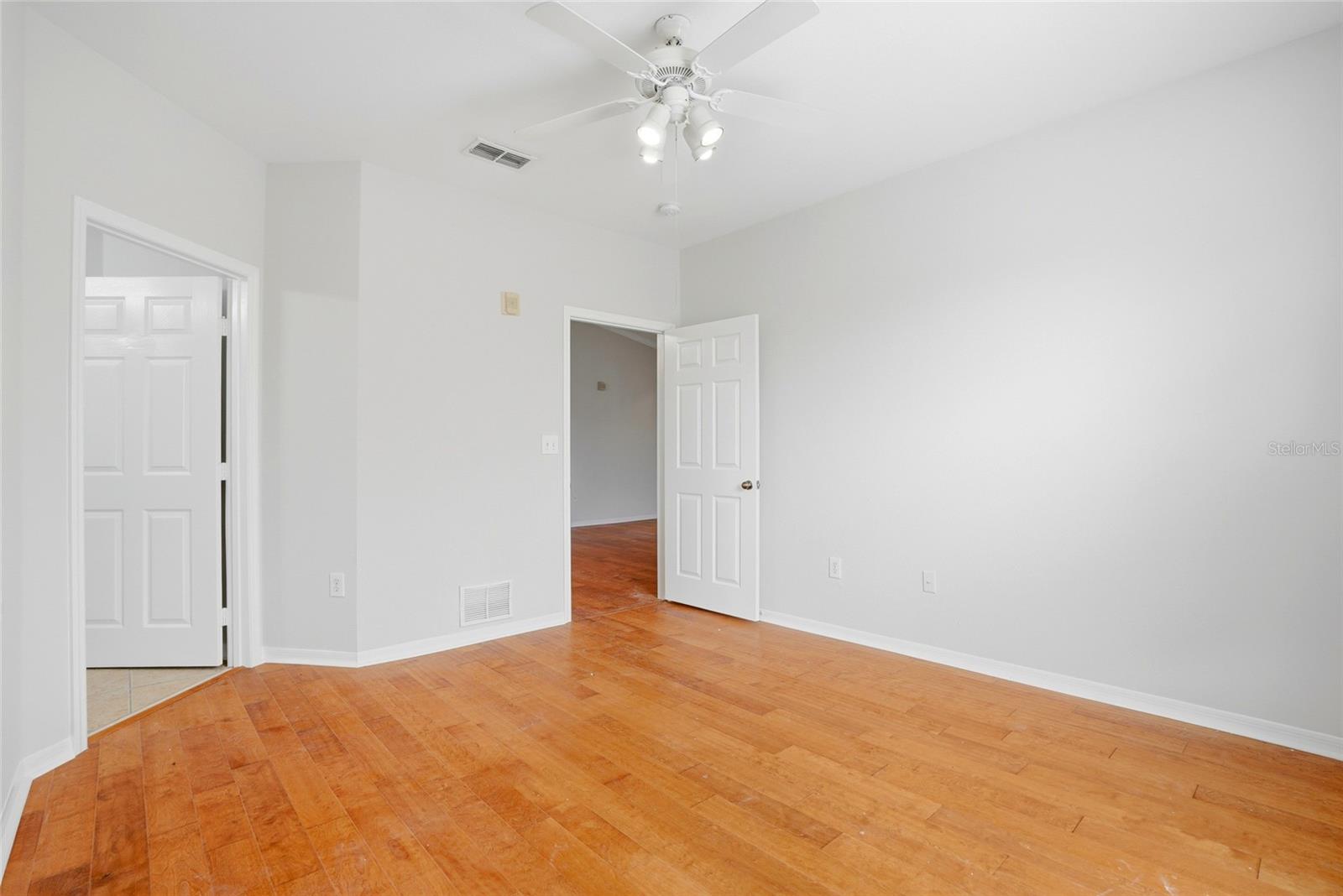 Image 16 of 36 For 9916 Courtney Palms Boulevard 302