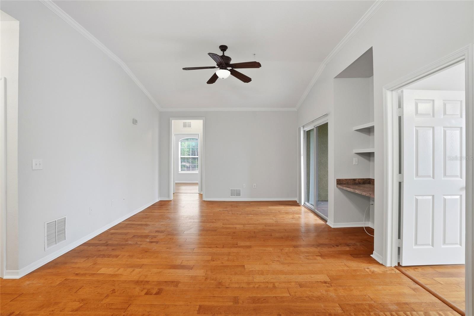 Image 21 of 36 For 9916 Courtney Palms Boulevard 302