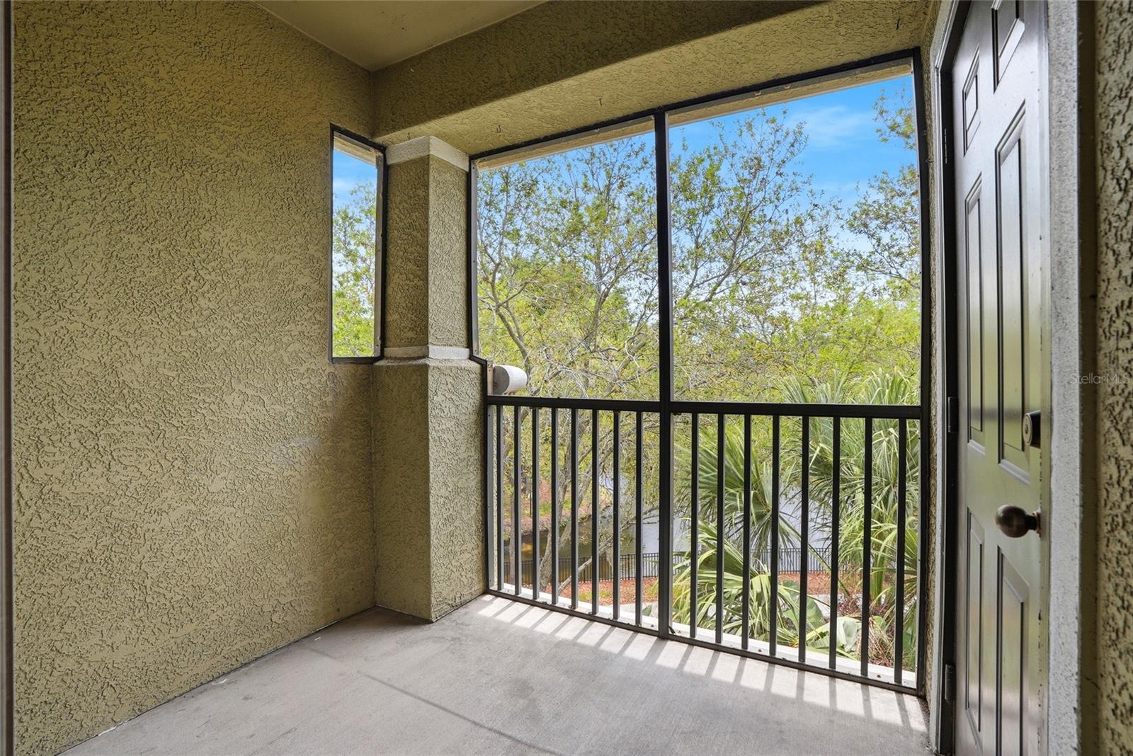 Image 31 of 36 For 9916 Courtney Palms Boulevard 302