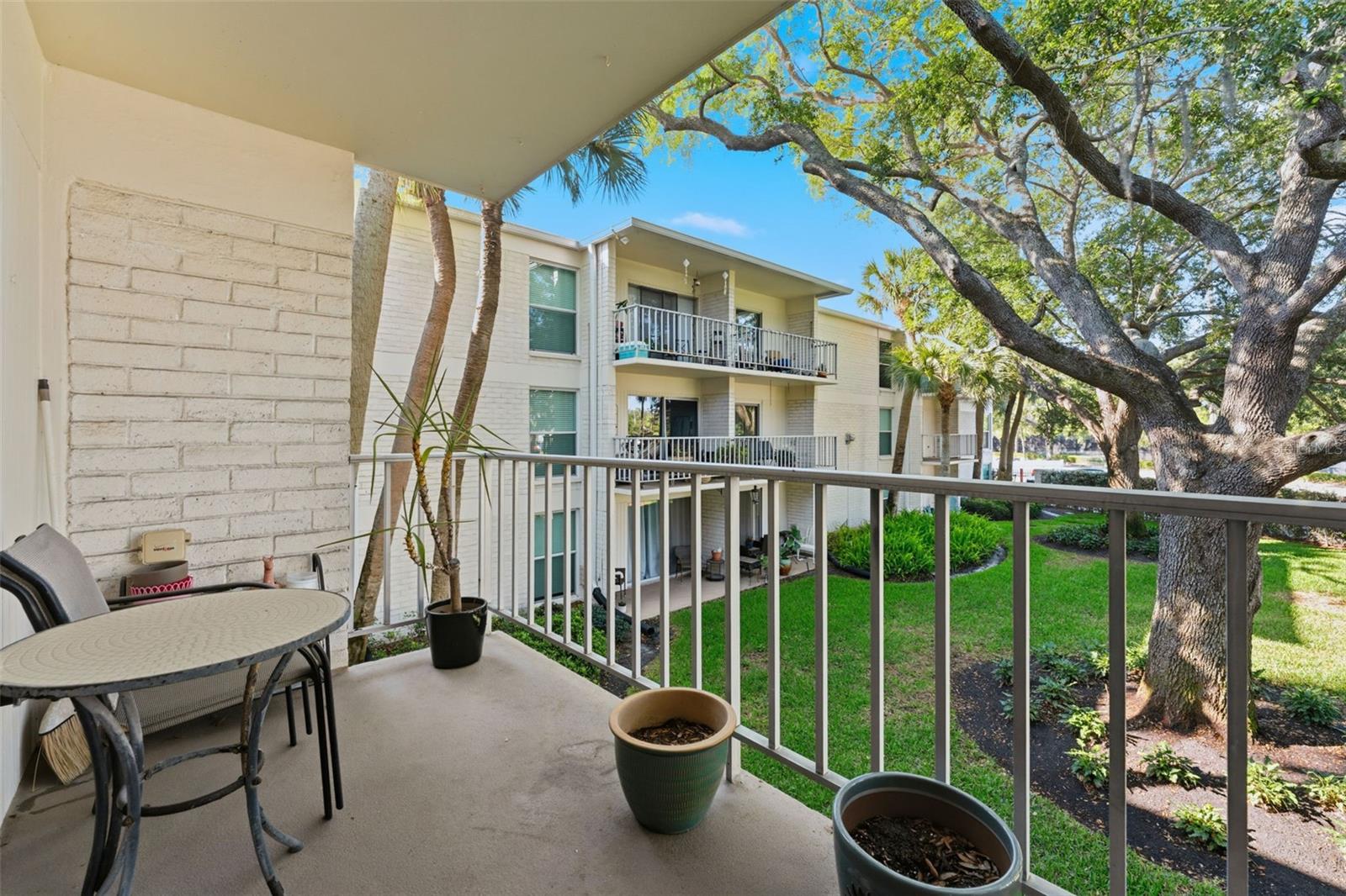 Image 12 of 40 For 3325 Bayshore Boulevard E22