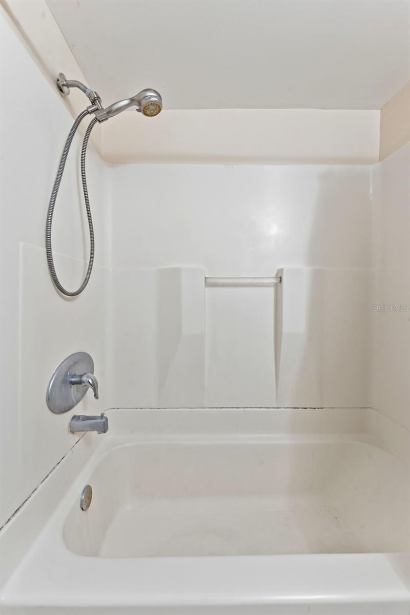 Image 31 of 40 For 3325 Bayshore Boulevard E22