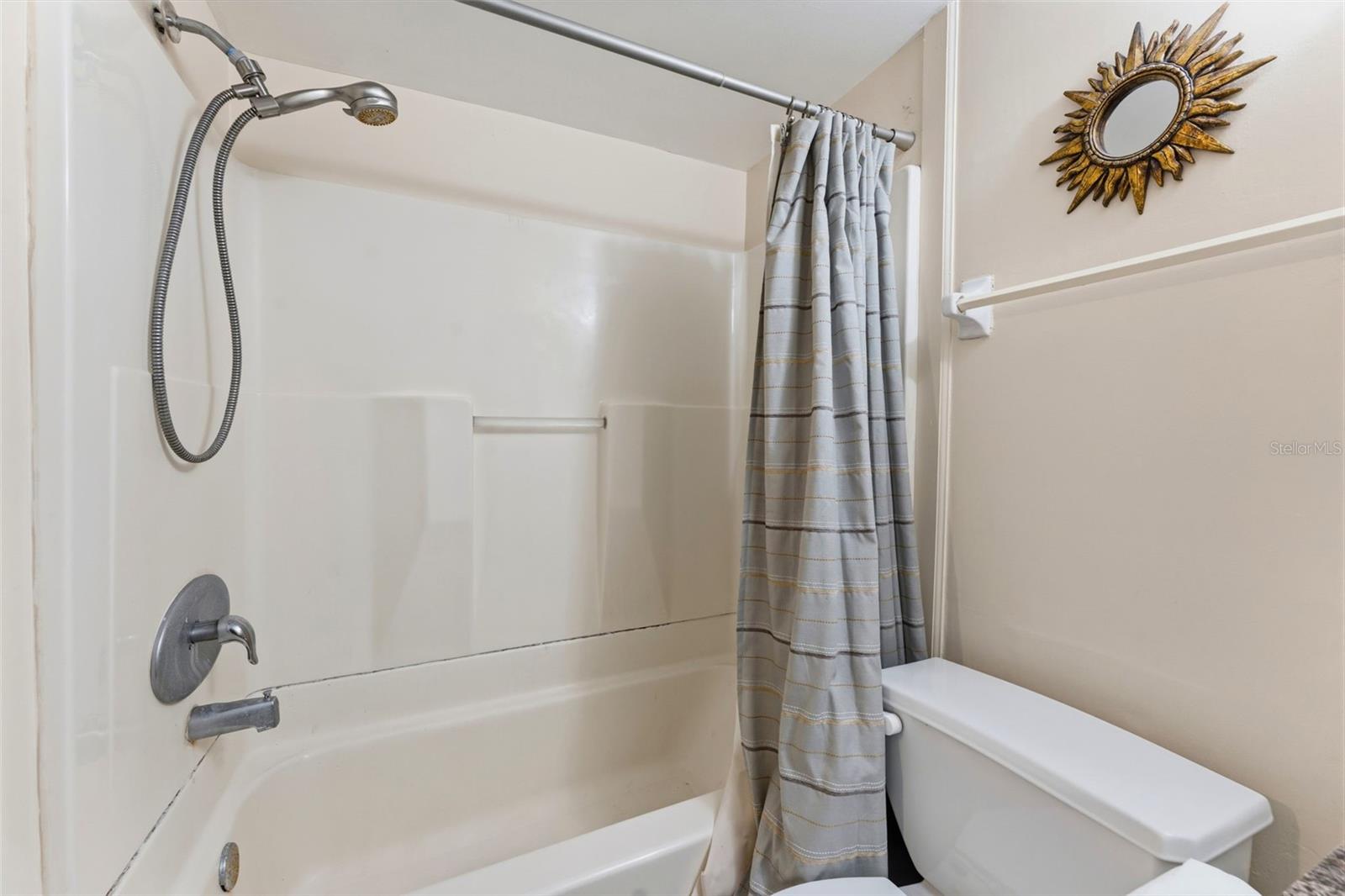 Image 32 of 40 For 3325 Bayshore Boulevard E22