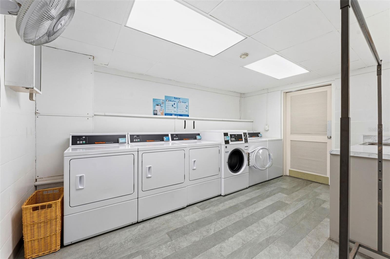 Image 33 of 40 For 3325 Bayshore Boulevard E22