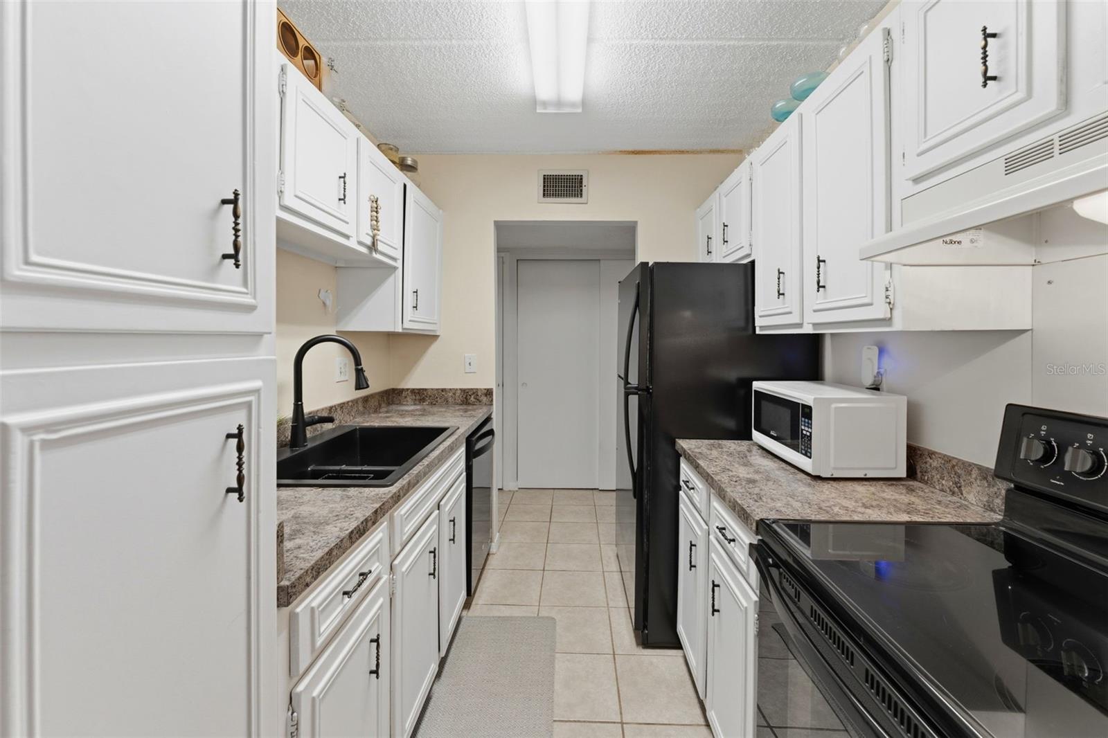 Image 5 of 40 For 3325 Bayshore Boulevard E22