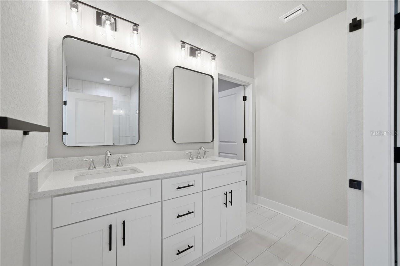 Image 18 of 25 For 15212 Hawley Road