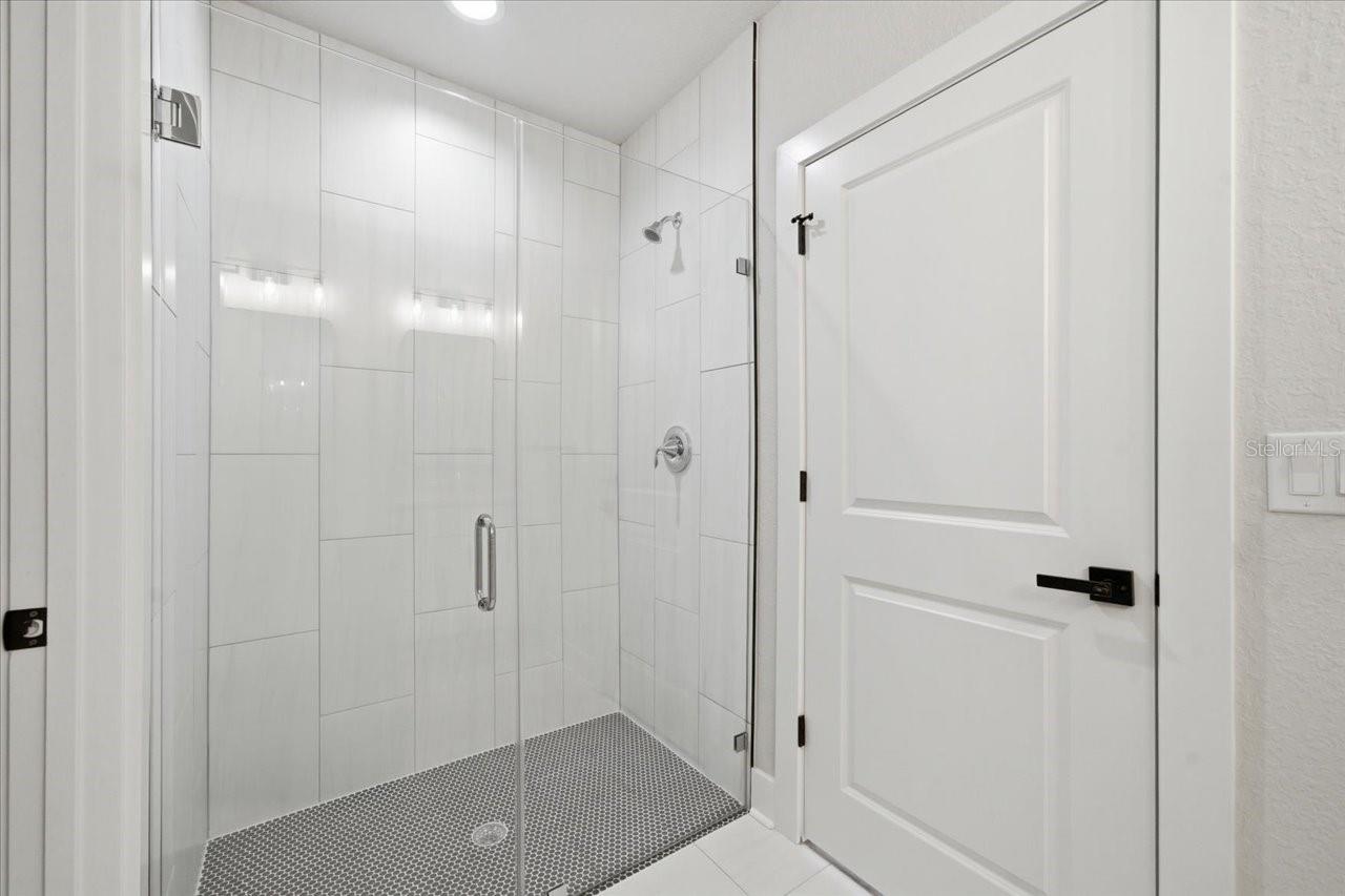 Image 19 of 25 For 15212 Hawley Road