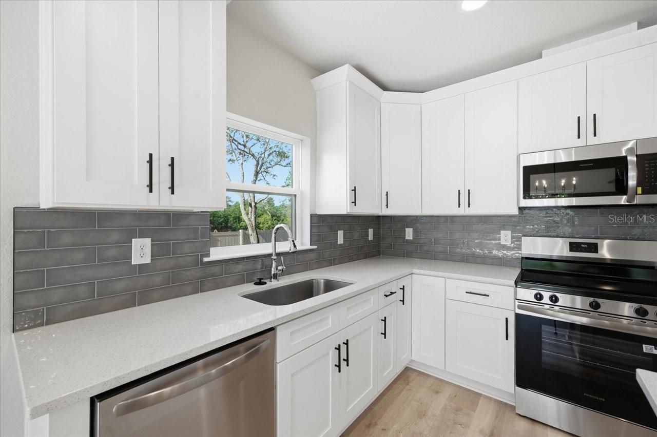 Image 6 of 25 For 15212 Hawley Road