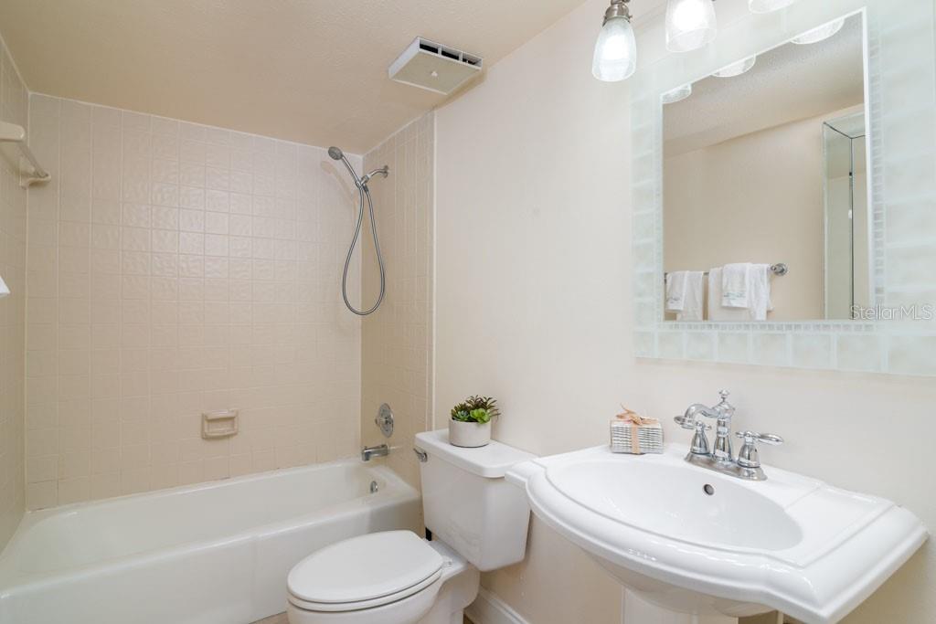 Image 14 of 71 For 160 Columbia Drive 507