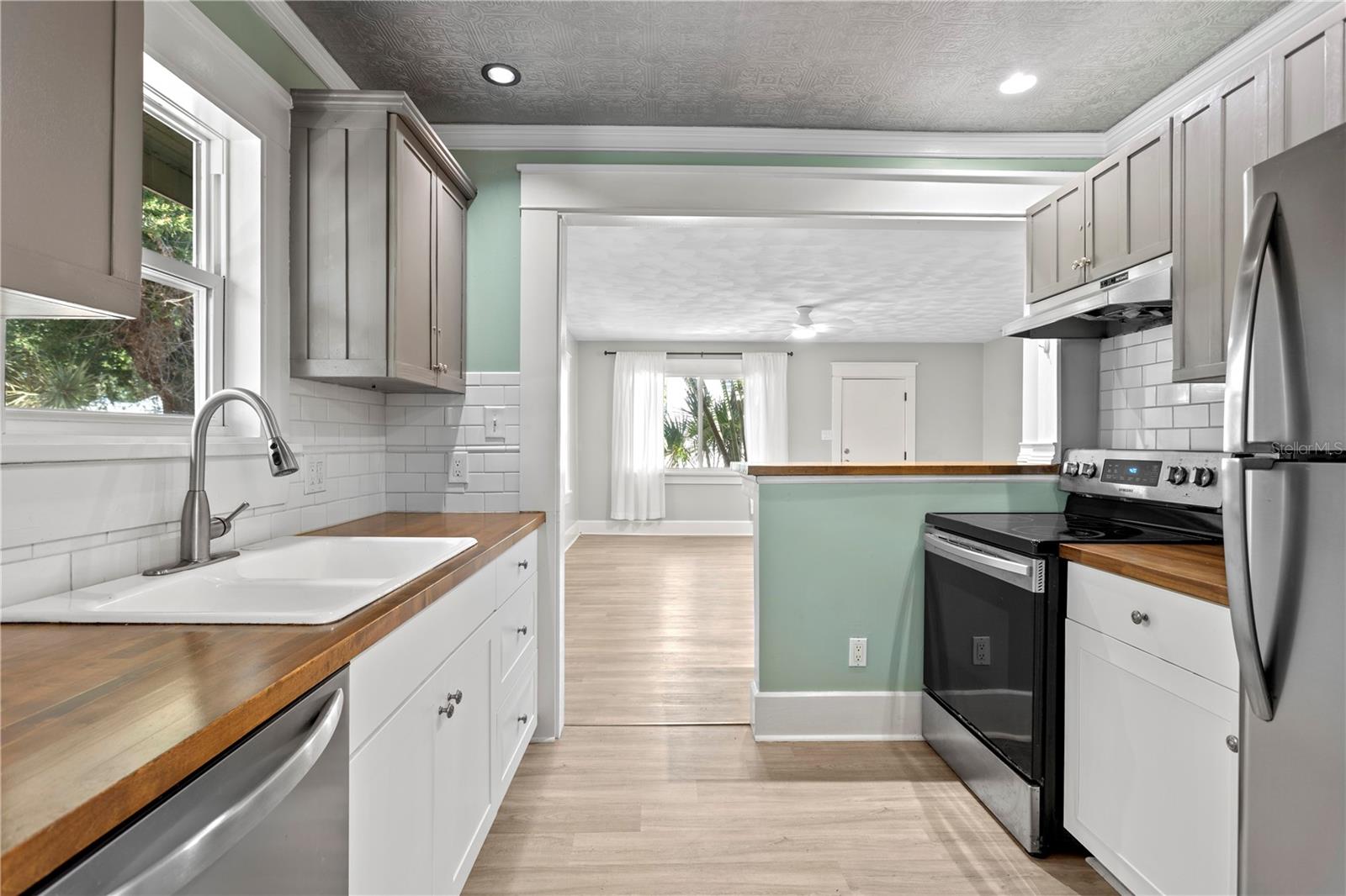 Image 12 of 20 For 225 35th Street S