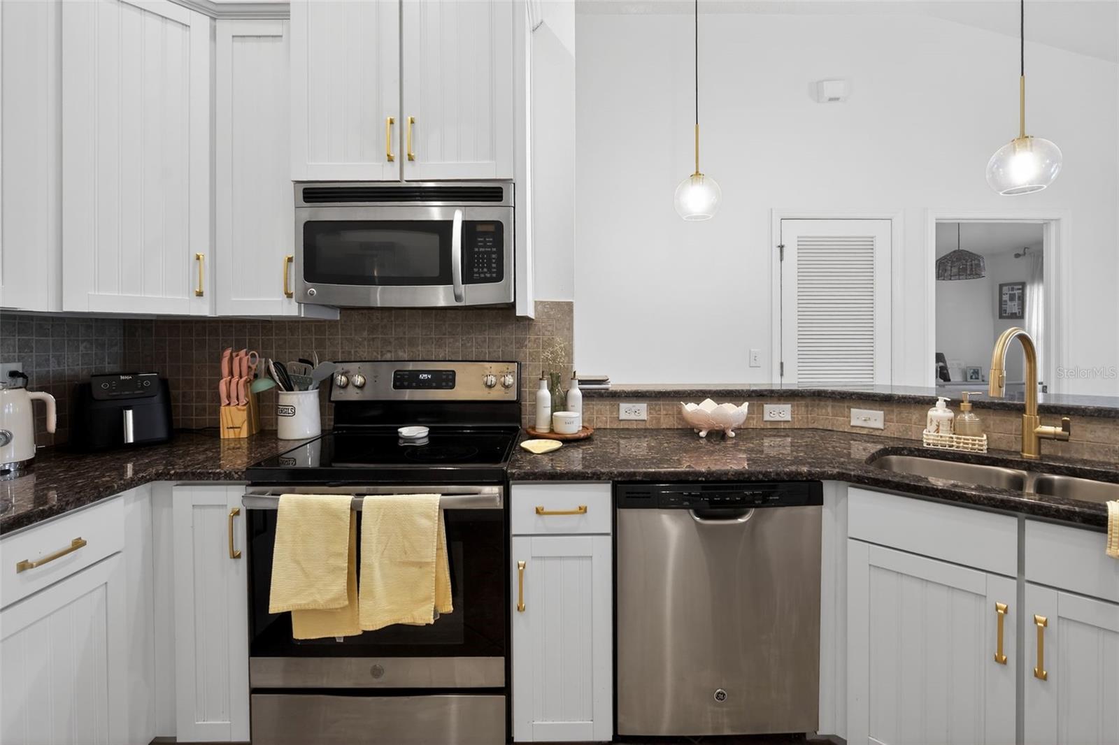 Image 11 of 30 For 7001 Interbay Boulevard 148