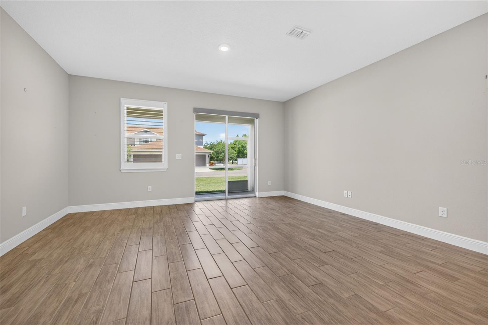 Image 5 of 32 For 5291 Neil Drive