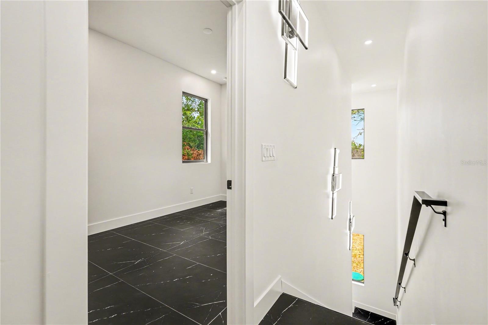 Image 21 of 46 For 105 Garland Avenue