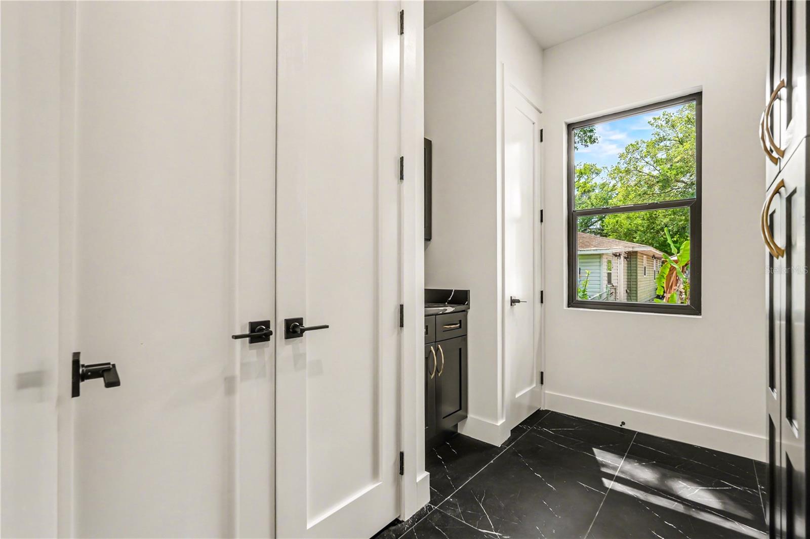 Image 22 of 46 For 105 Garland Avenue