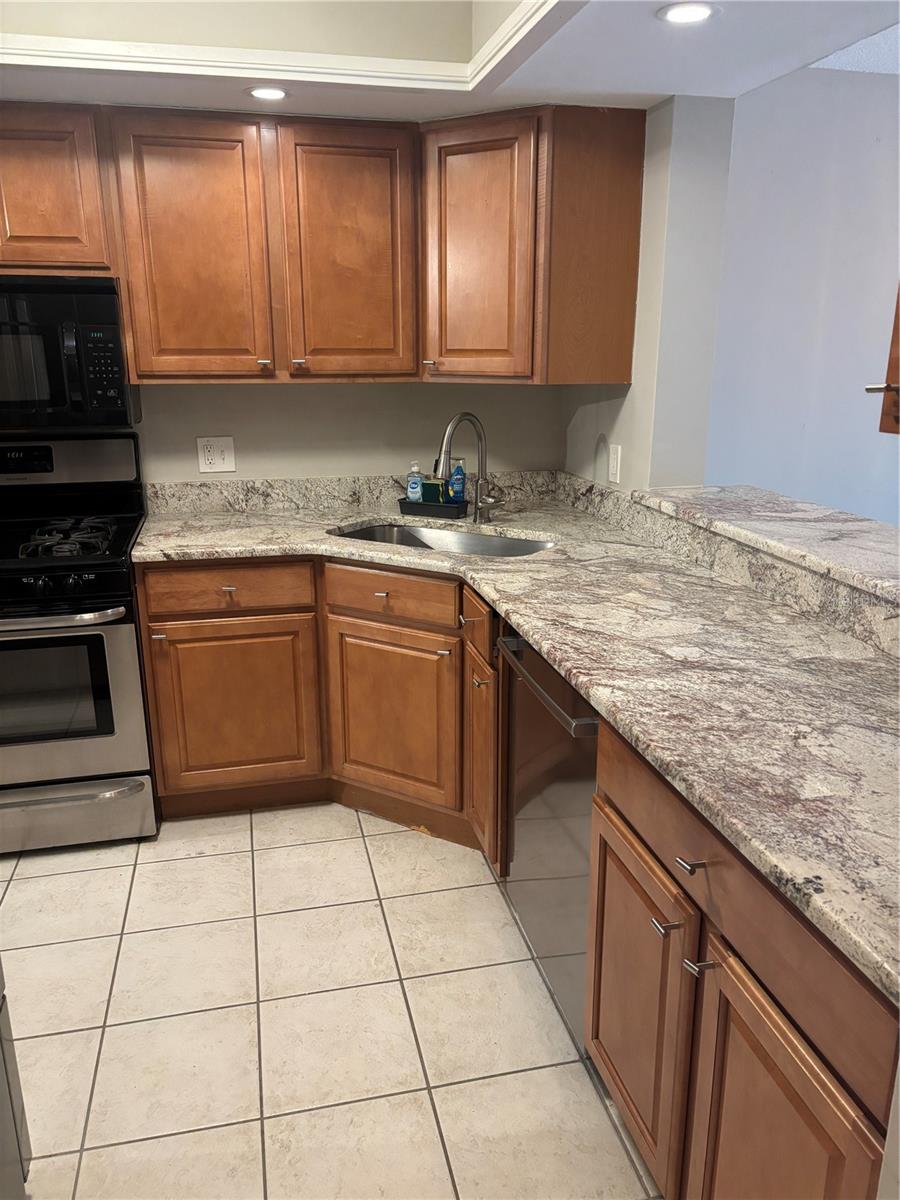 Image 5 of 21 For 5400 Park Street N 108