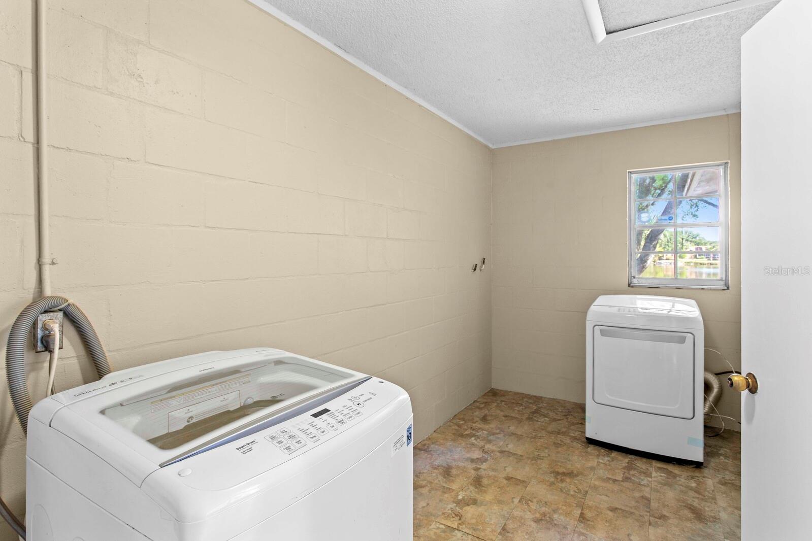 Image 25 of 61 For 9608 Springbrook Drive