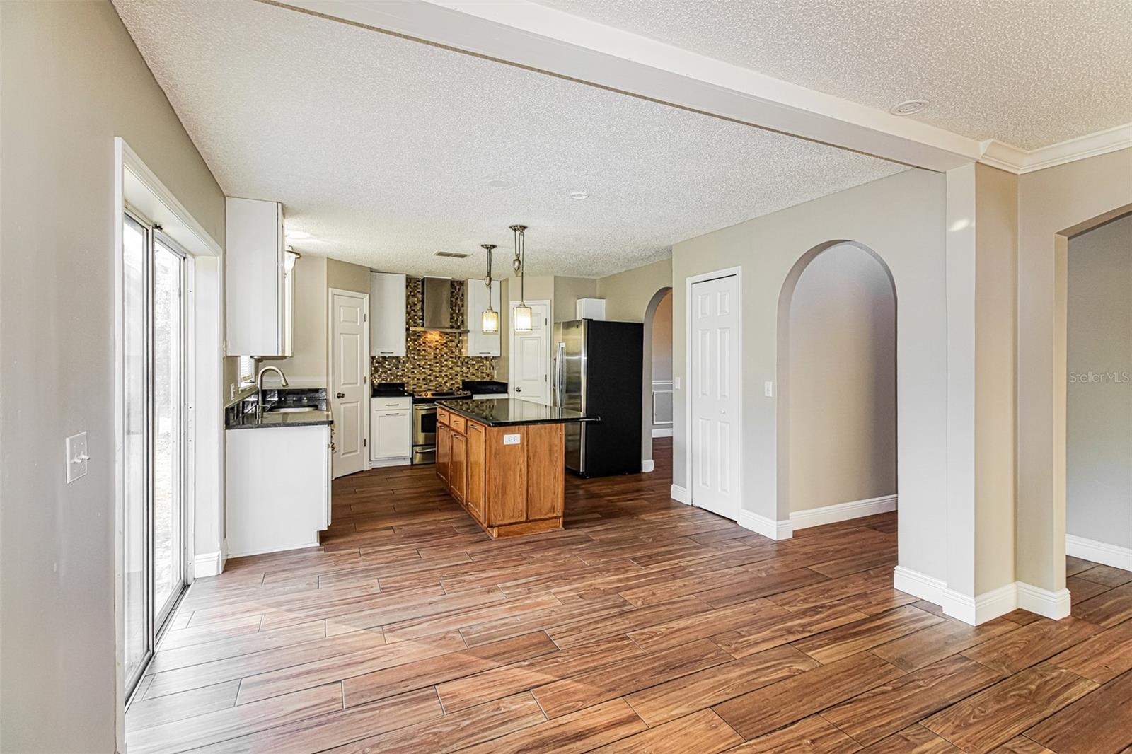 Image 11 of 30 For 6296 Landover Boulevard