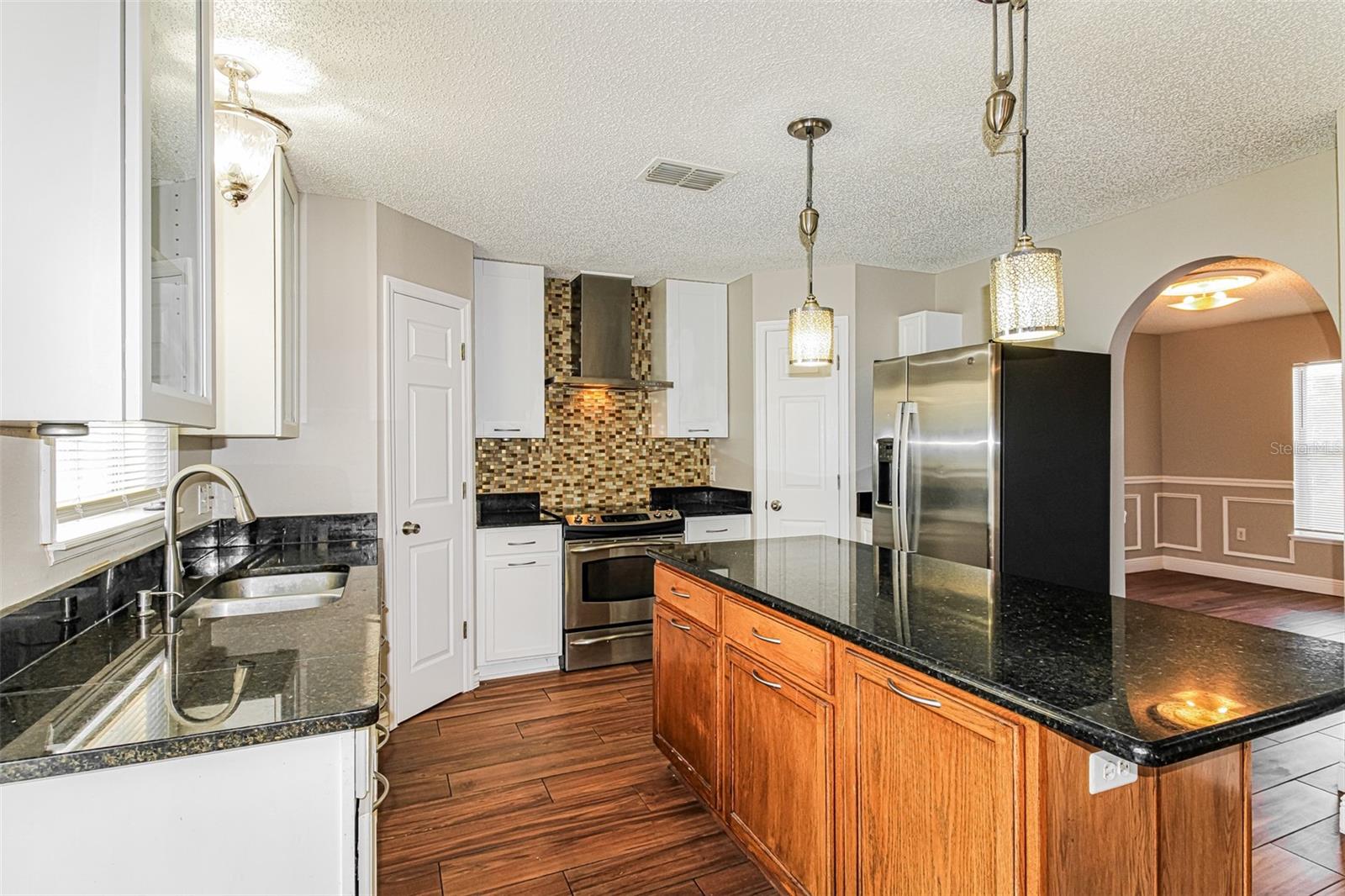 Image 15 of 30 For 6296 Landover Boulevard