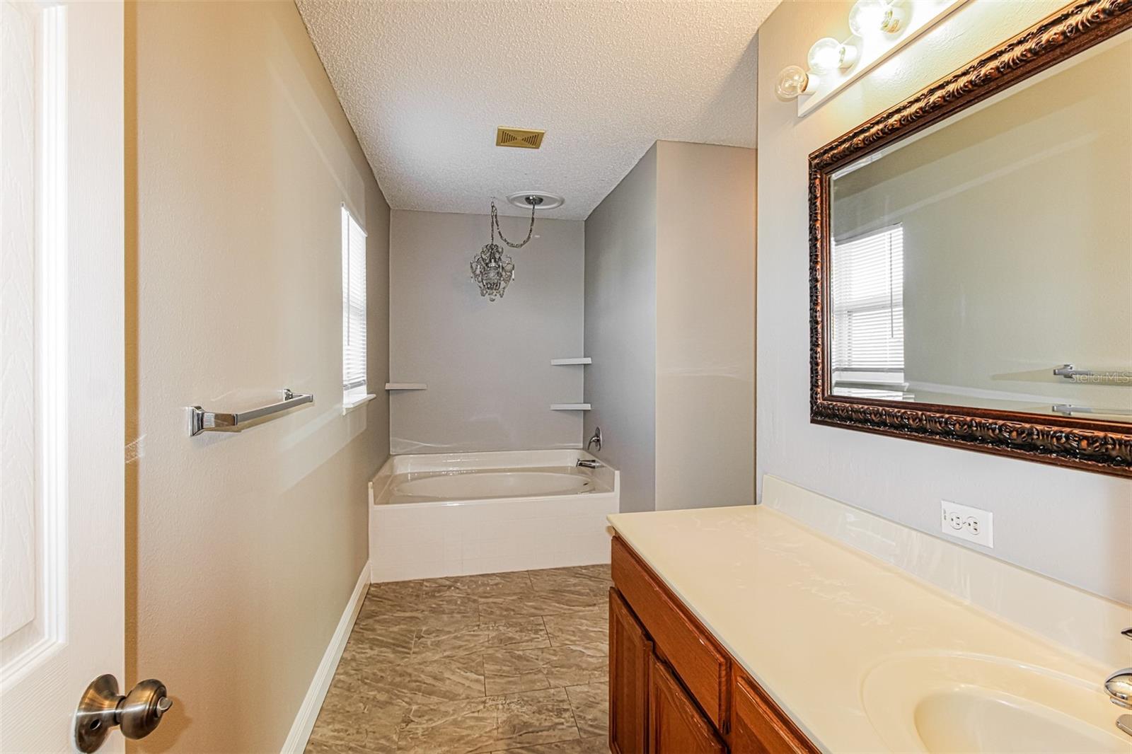 Image 21 of 30 For 6296 Landover Boulevard