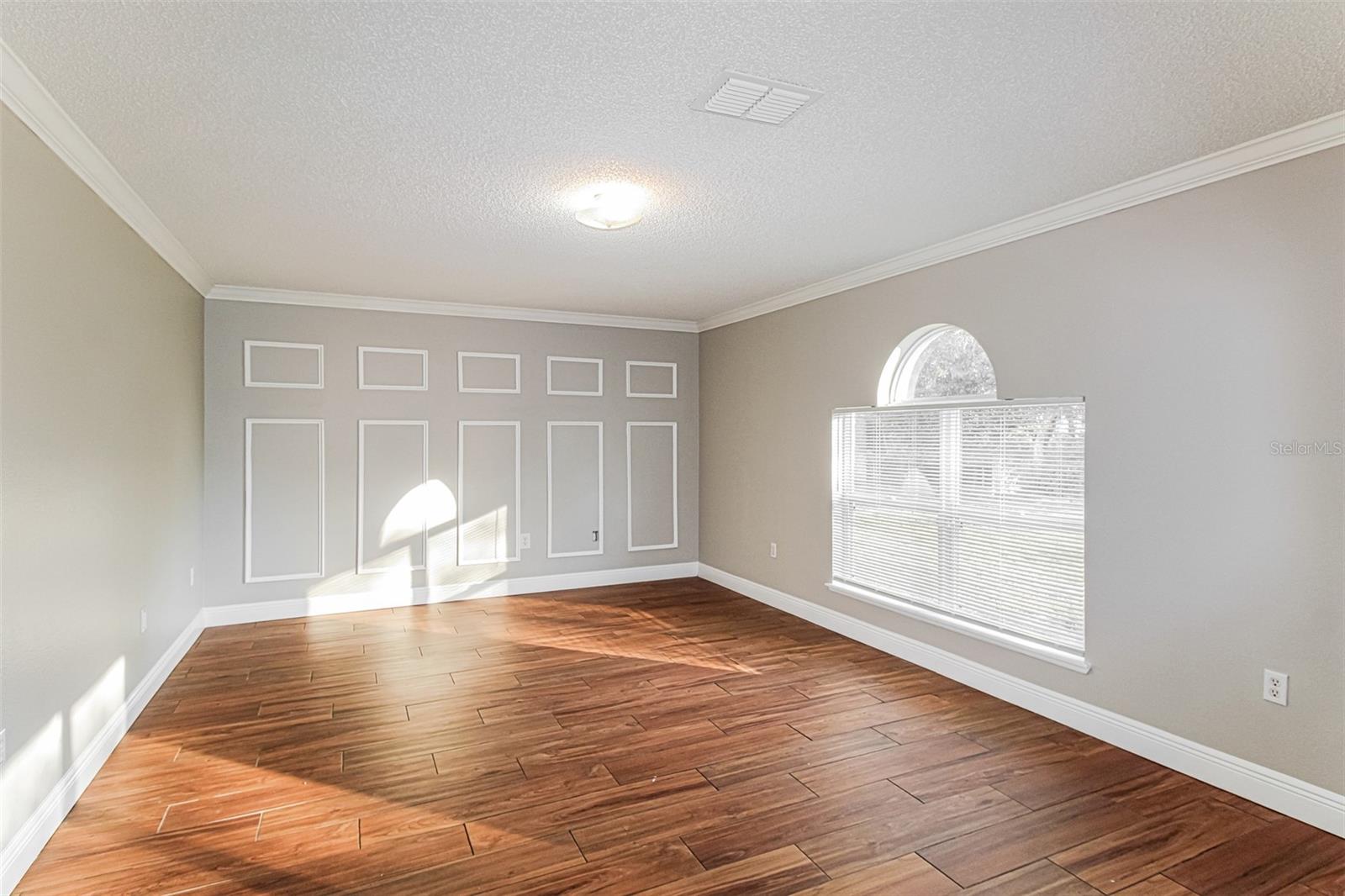 Image 5 of 30 For 6296 Landover Boulevard