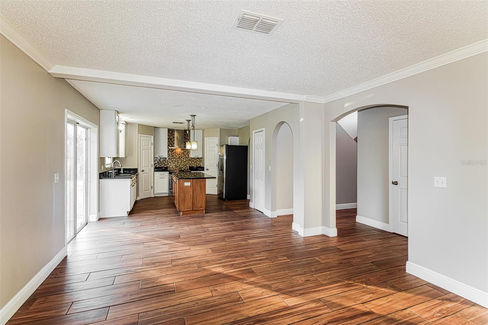 Image 6 of 30 For 6296 Landover Boulevard