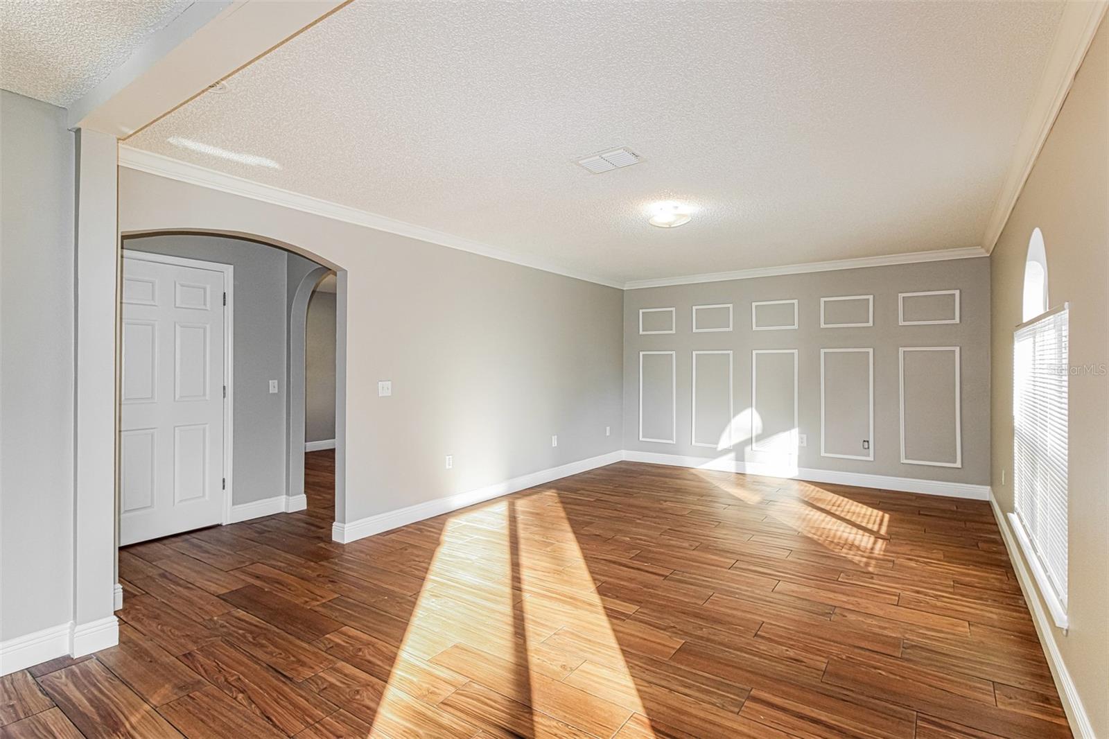 Image 7 of 30 For 6296 Landover Boulevard