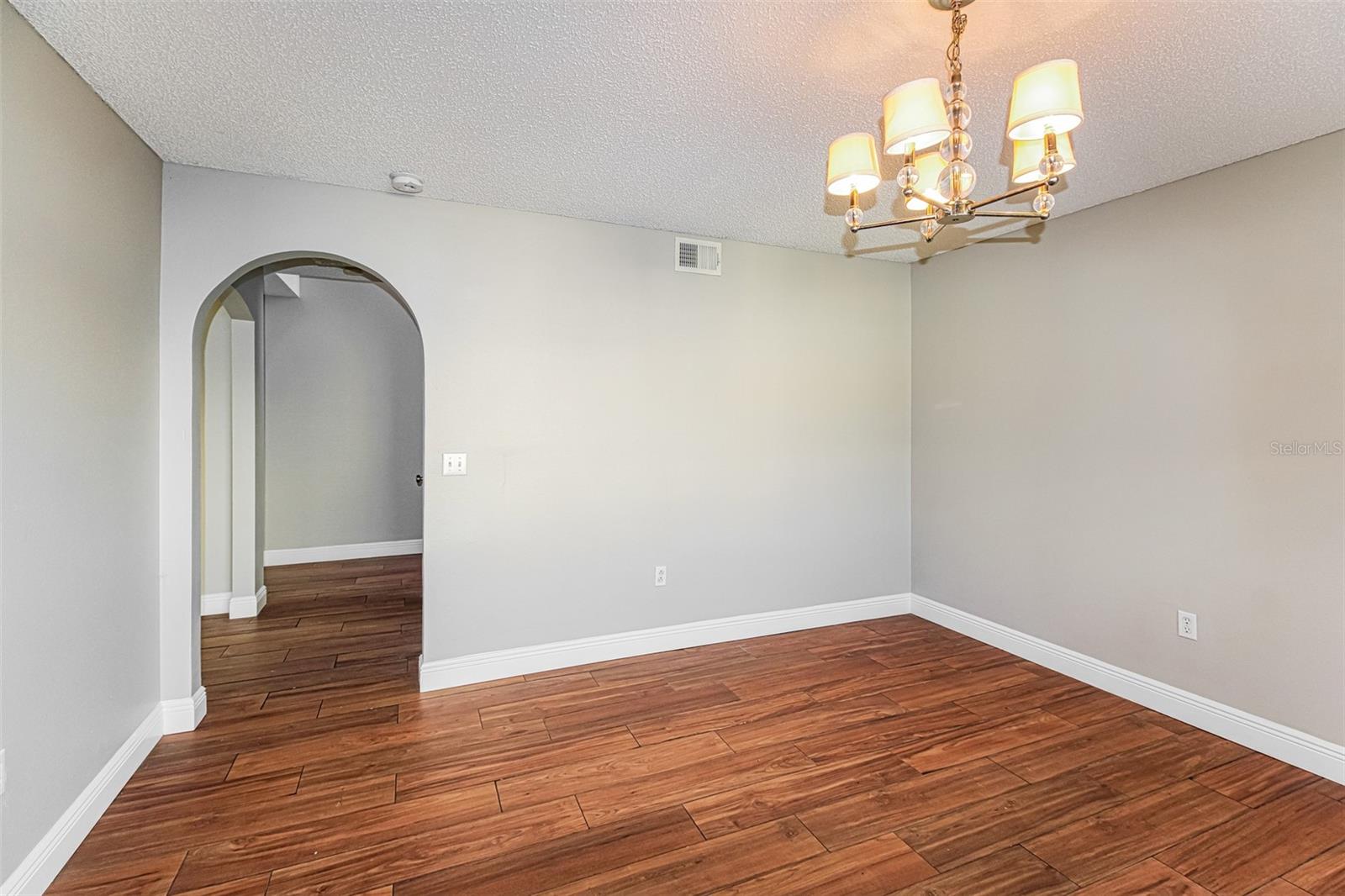 Image 9 of 30 For 6296 Landover Boulevard