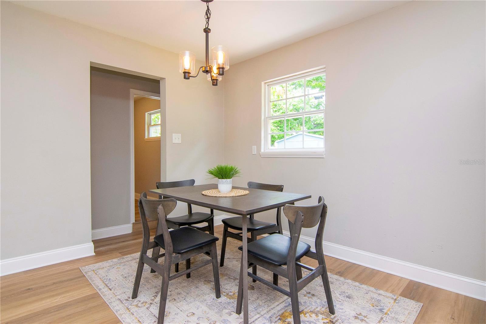 Listing photo id 9 for 3708 Tyson Avenue