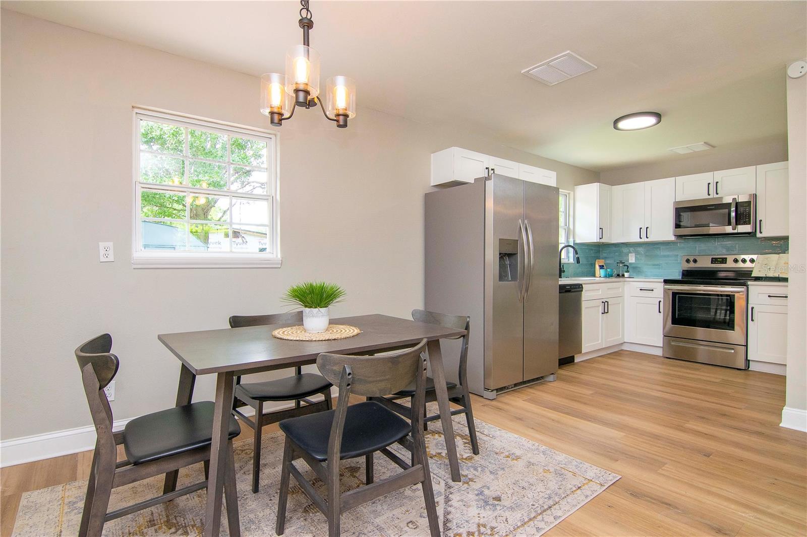 Listing photo id 10 for 3708 Tyson Avenue