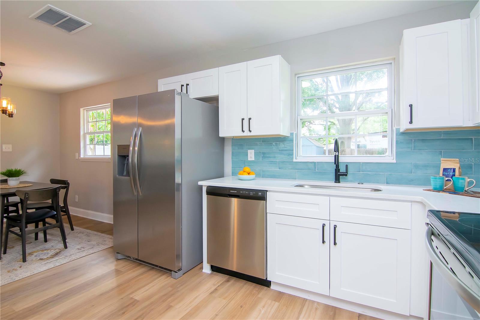 Listing photo id 11 for 3708 Tyson Avenue