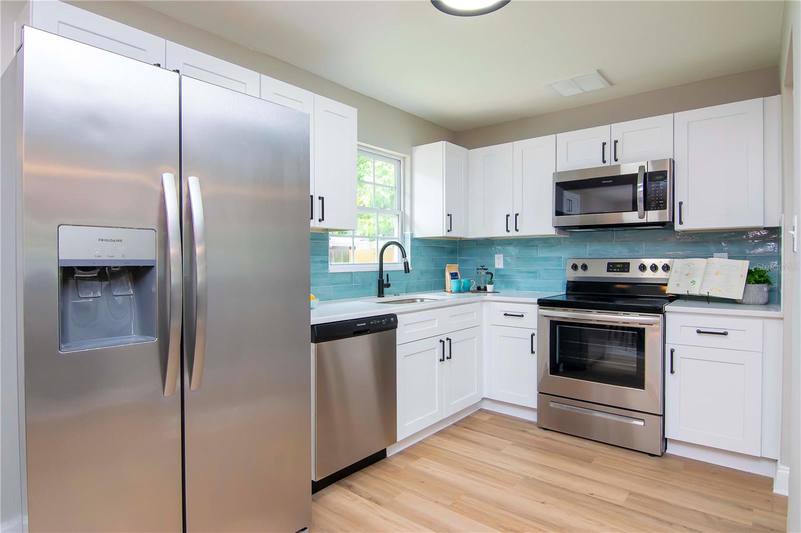 Listing photo id 13 for 3708 Tyson Avenue